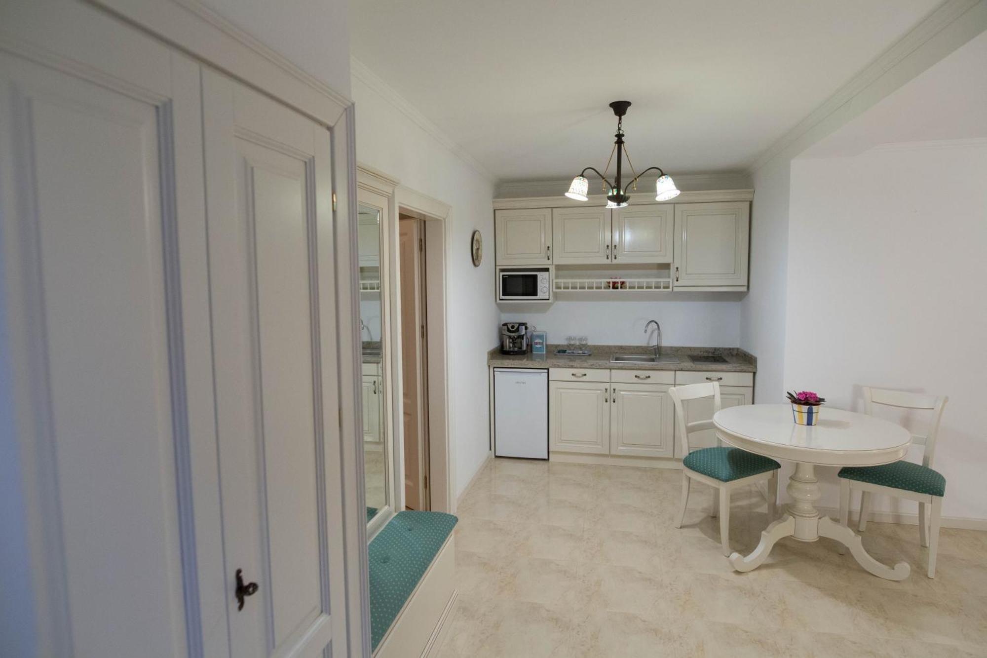 Baroc Apartments & Studio Sibiu Værelse billede